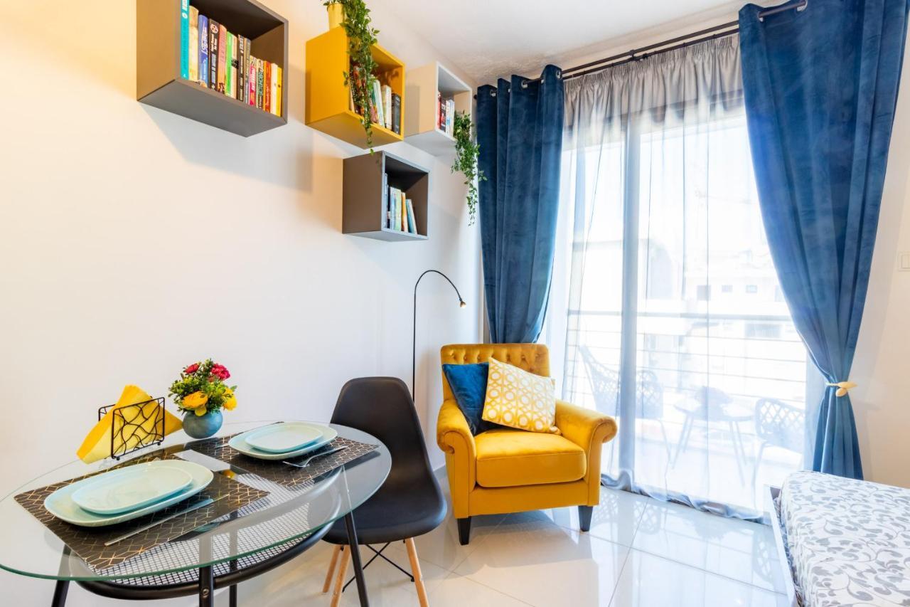 Light House - Seafront Cosy Studio With Library Paphos Exterior foto