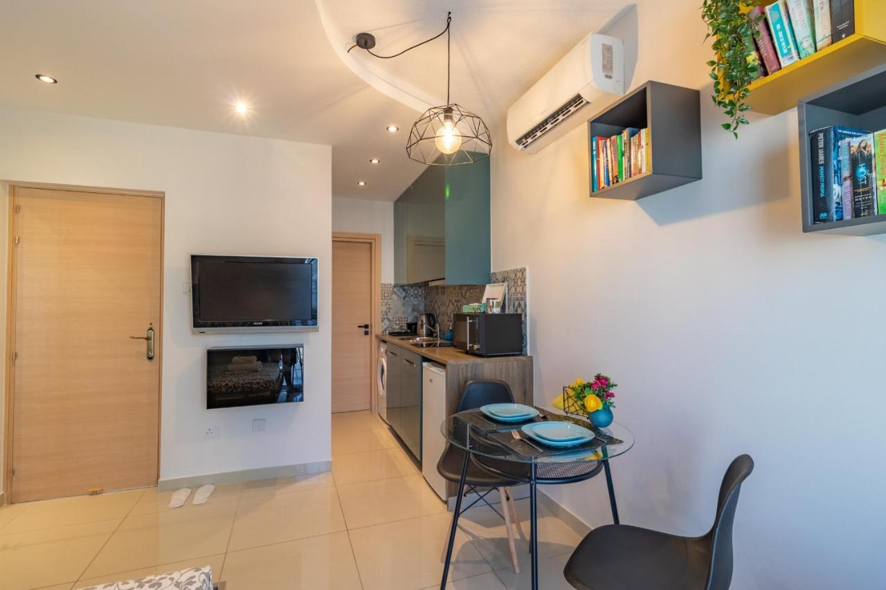 Light House - Seafront Cosy Studio With Library Paphos Exterior foto