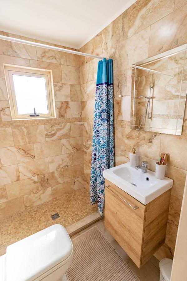 Light House - Seafront Cosy Studio With Library Paphos Exterior foto