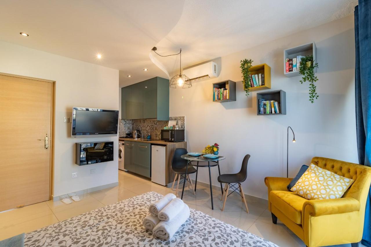 Light House - Seafront Cosy Studio With Library Paphos Exterior foto