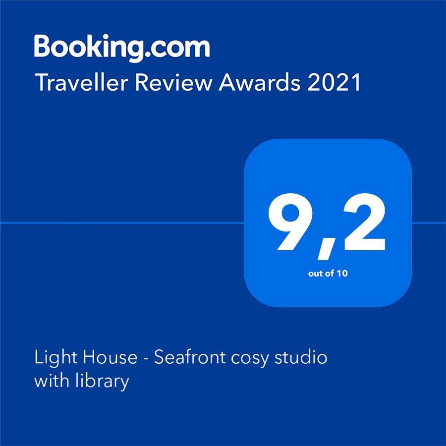 Light House - Seafront Cosy Studio With Library Paphos Exterior foto